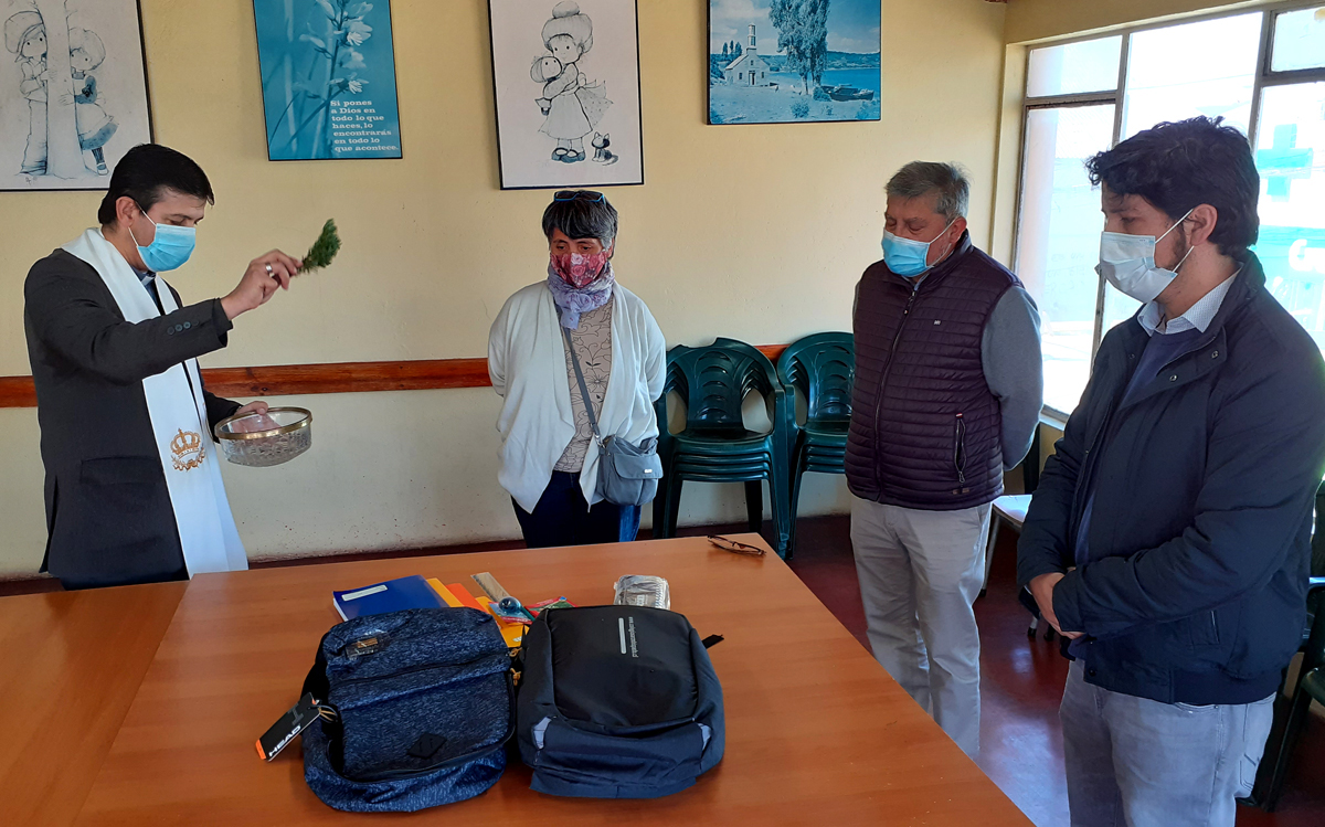 Escuela Ana Molina recibió útiles escolares de campaña solidaria