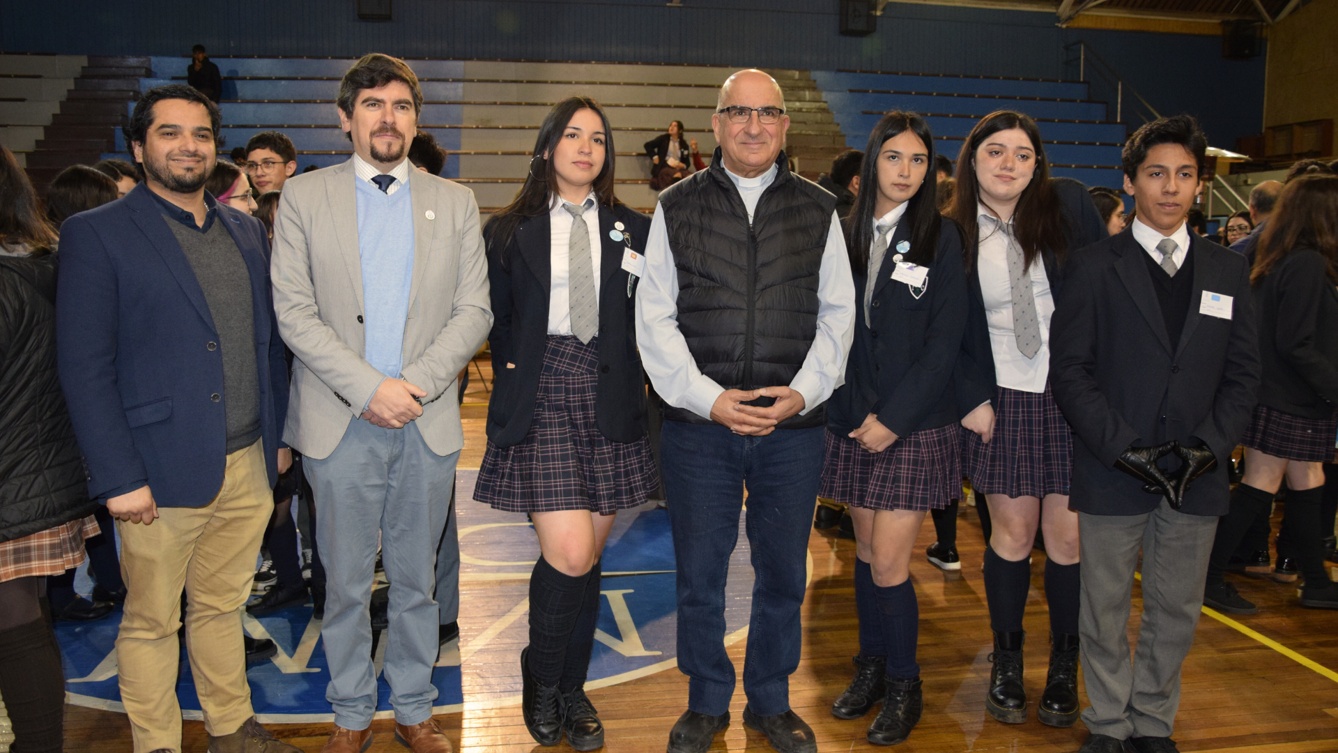 Estudiantes de los Colegios de Iglesia participaron en Encuentro con el Pastor 