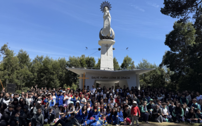 Colegios de Iglesia dieron inicio al Mes de María en Cerro La Virgen