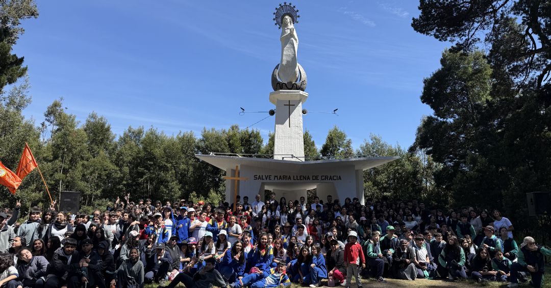 Colegios de Iglesia dieron inicio al Mes de María en Cerro La Virgen